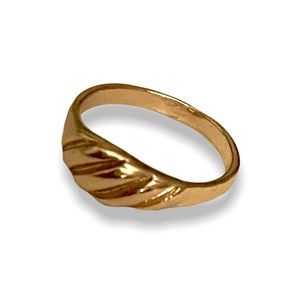 New Bohemian Minimalist Wavy Carved 9k Gold Ring